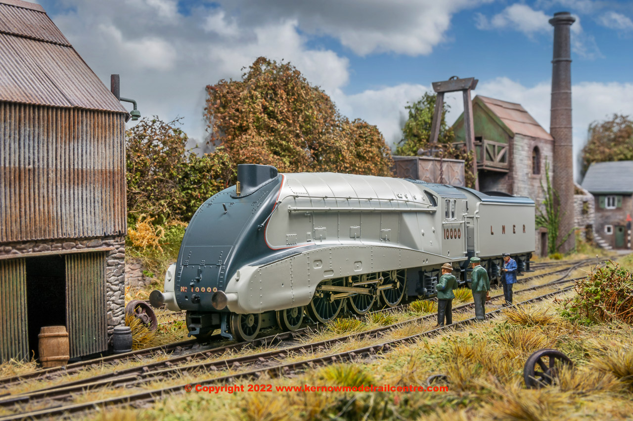 R3978 Hornby W1 Hush Hush 4-6-4 Steam Loco number 10000 in LNER Silver Grey livery - Era 3